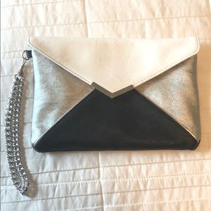 Express wristlet